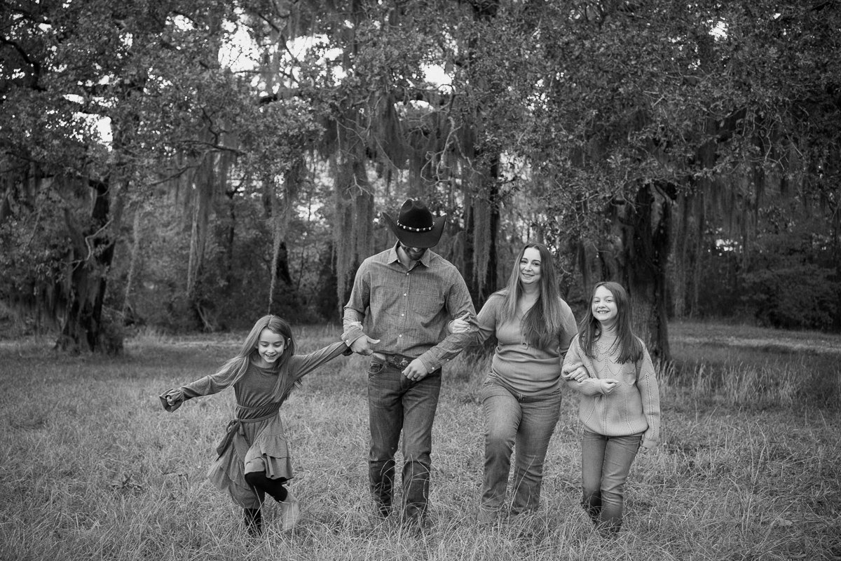 family-photo-shoot-in-nature-27.jpg