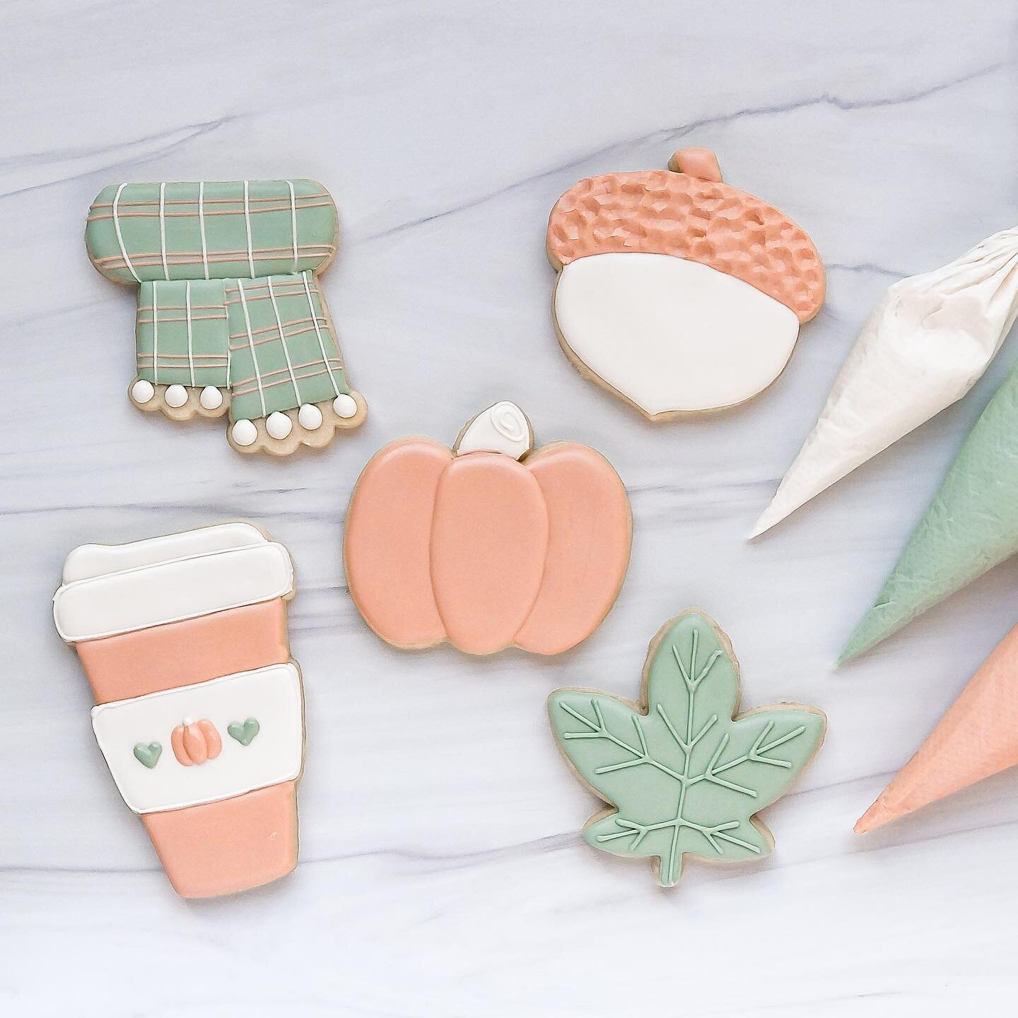 Join me October 19th at 7 pm at Red Seal Craft Studio to learn how to decorate these fall cookies! Sign up @redsealcraftstudio or reach out if you want to schedule a private party with your friends, family, or coworkers 🙌🏻