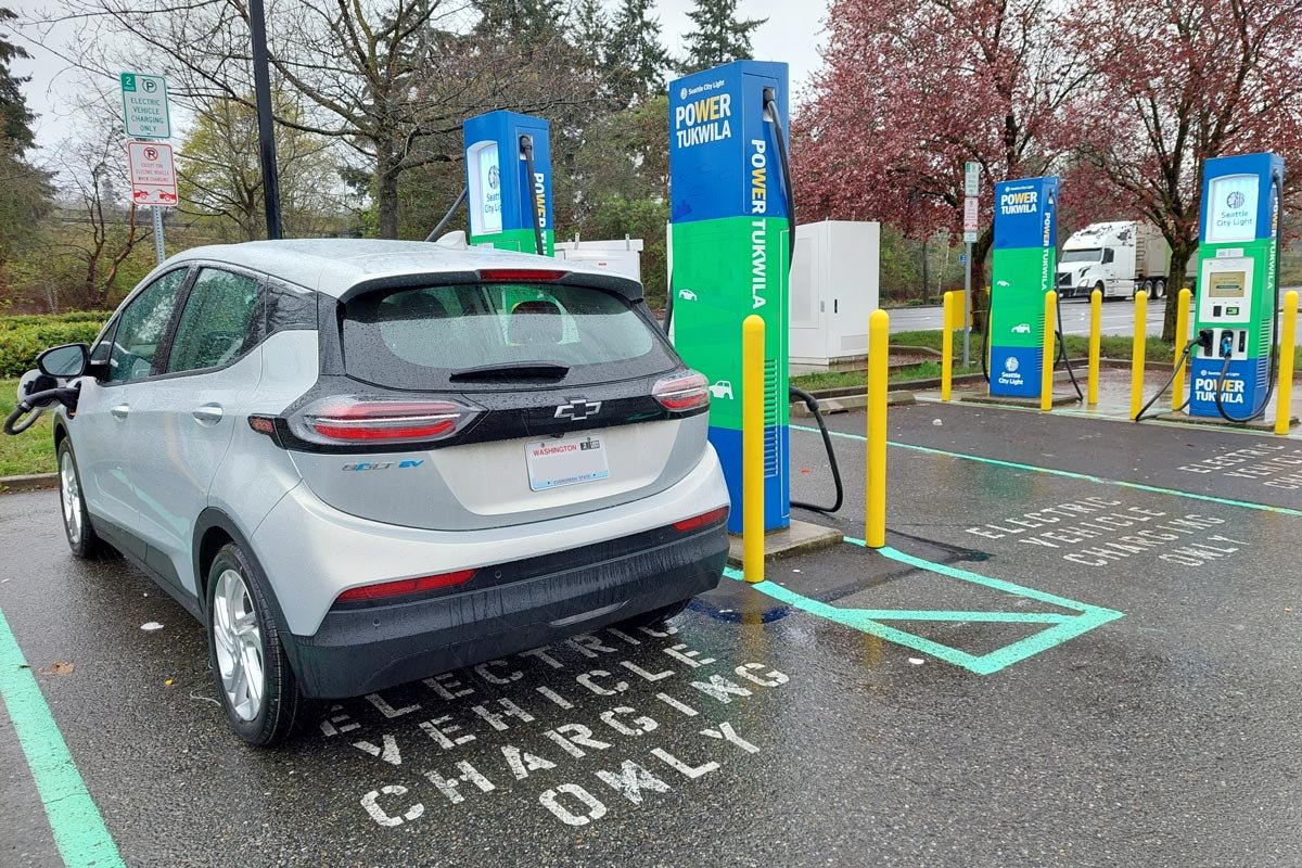 Do I need to return an EV rental car with a full charge?