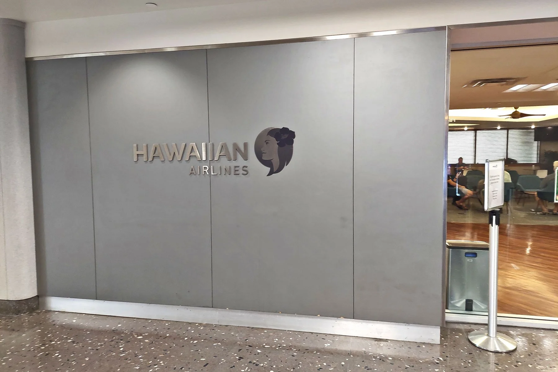 Hawaiian Airlines Premier Club lounge Honolulu