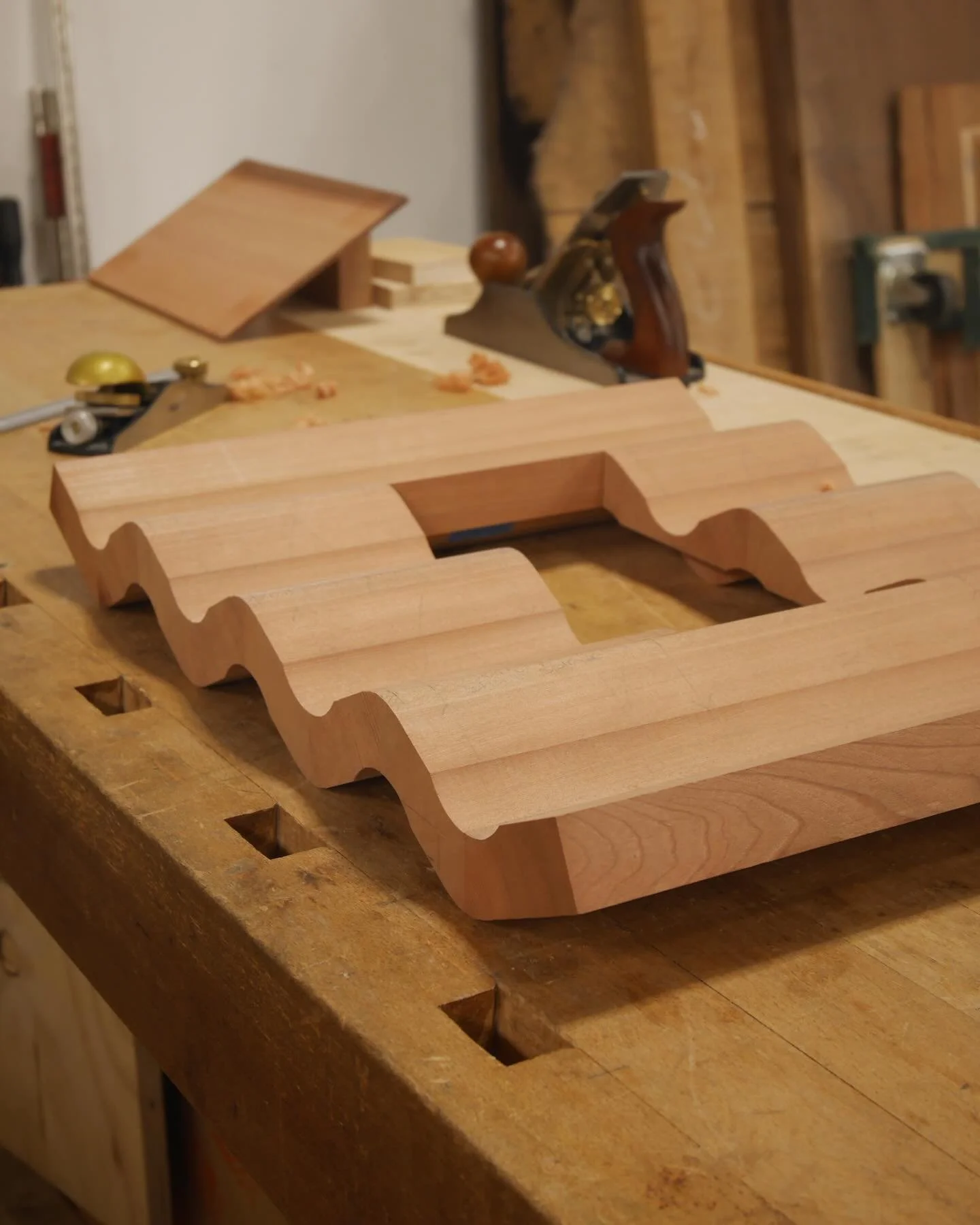 Revisiting the squiggles for @worksinprogress_sf x @fogfair. For this edition, we were asked to create an object for the transitional moment that exists at the threshold of our homes. Look for us in the entryway of Fort Mason, Pier 3 at Fog MRKT: a c