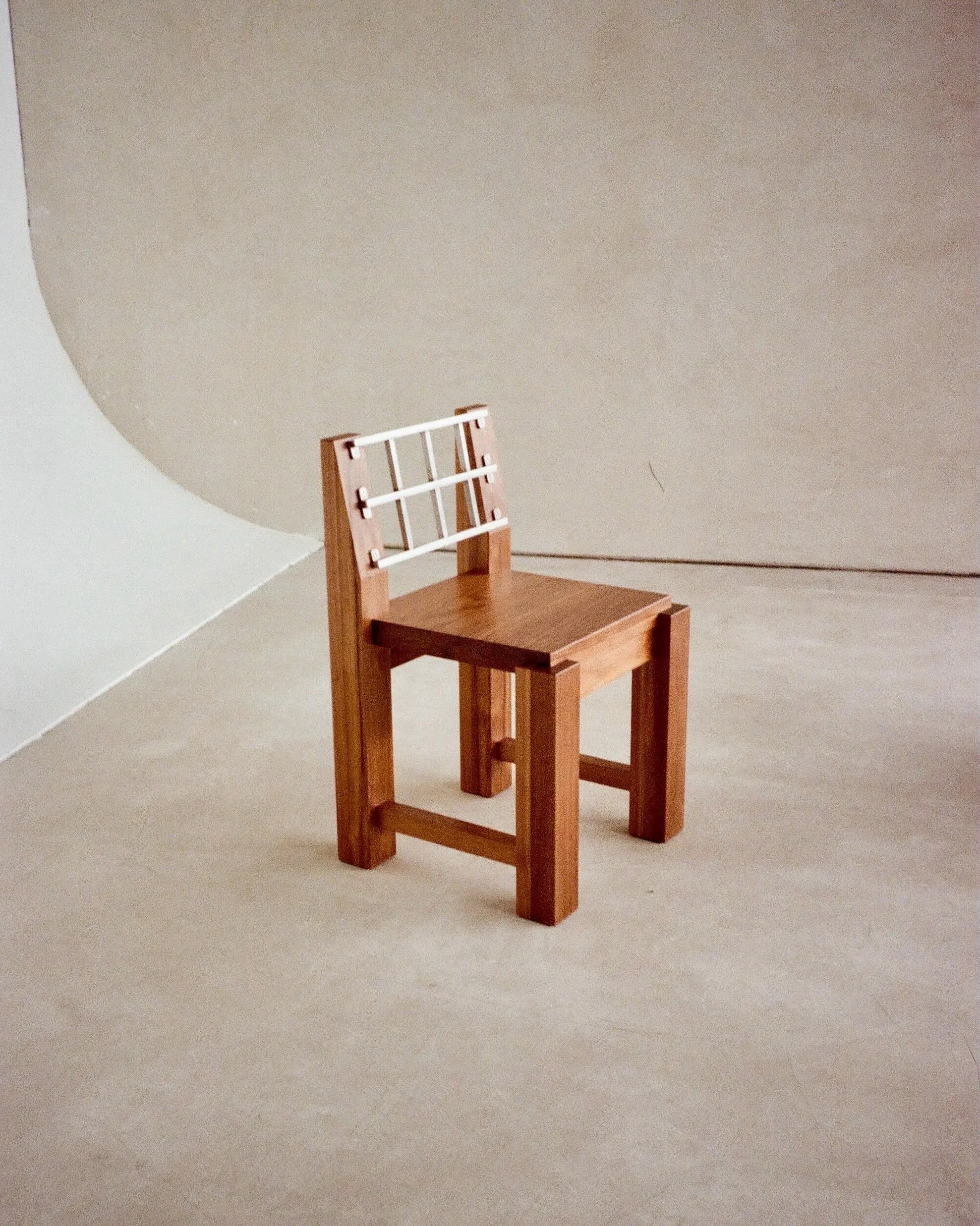 Odds and ends on film.

#interiordesign #homedecor #designinspiration #contemporarydesign #sculpturalfurniture 

Hanneke Lourens is a California-based furniture designer inspired by her South African roots. She produces made-to-order collections and 