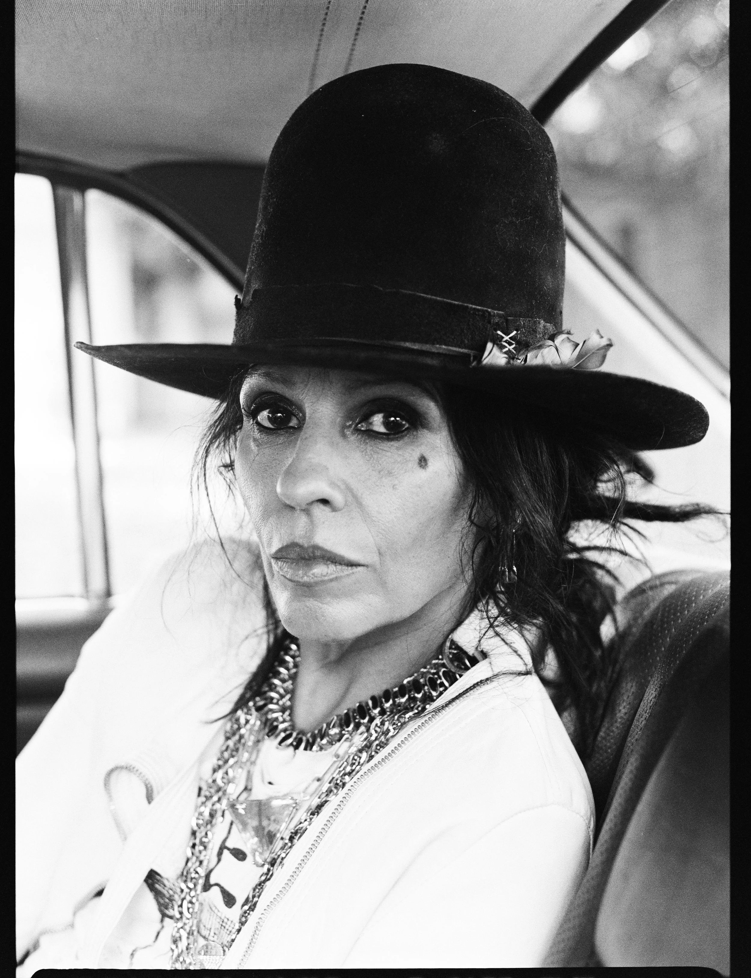 SHEVA-KAFAI-LINDA-PERRY-5.jpg