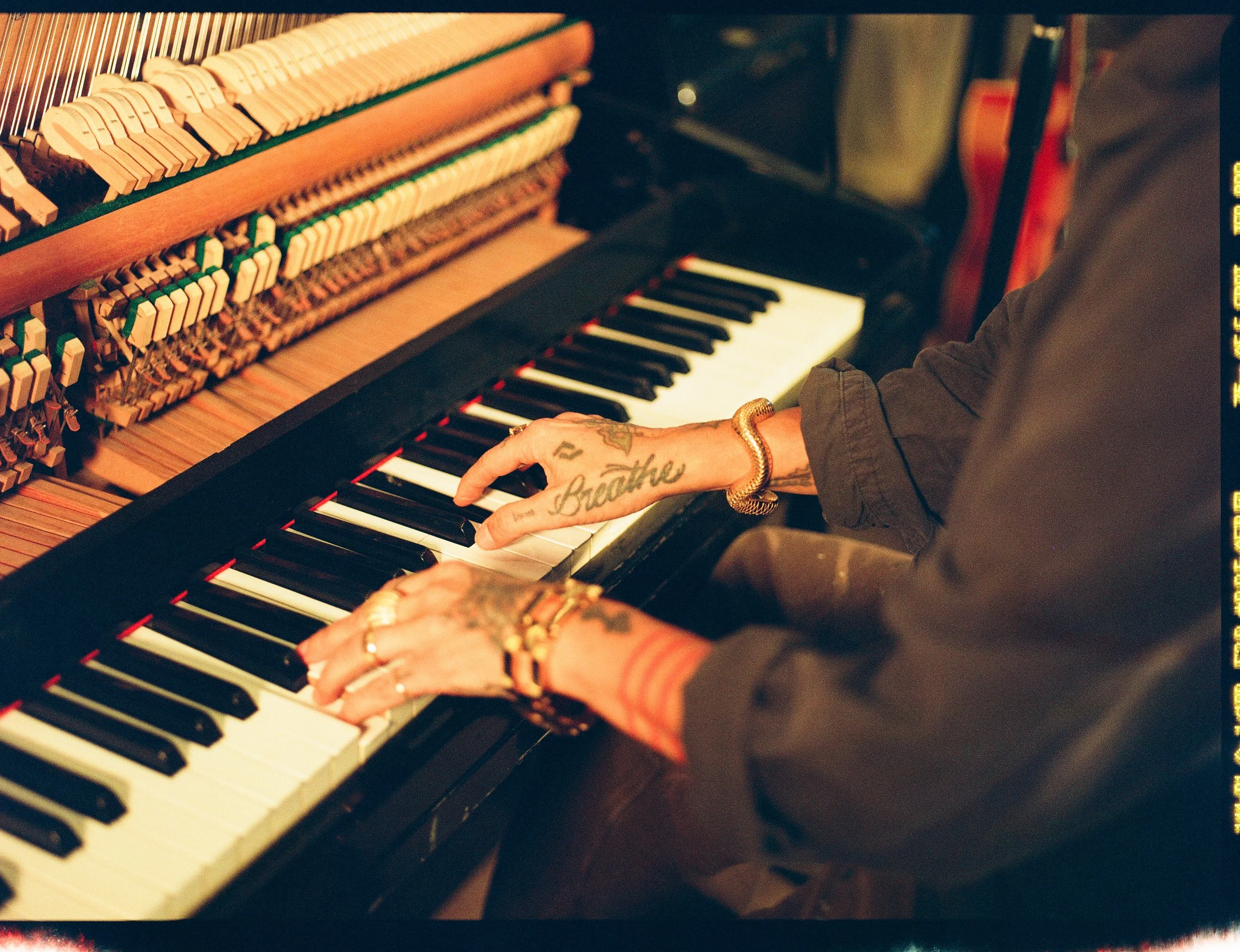 SHEVA-KAFAI-LINDA-PERRY-3.jpg