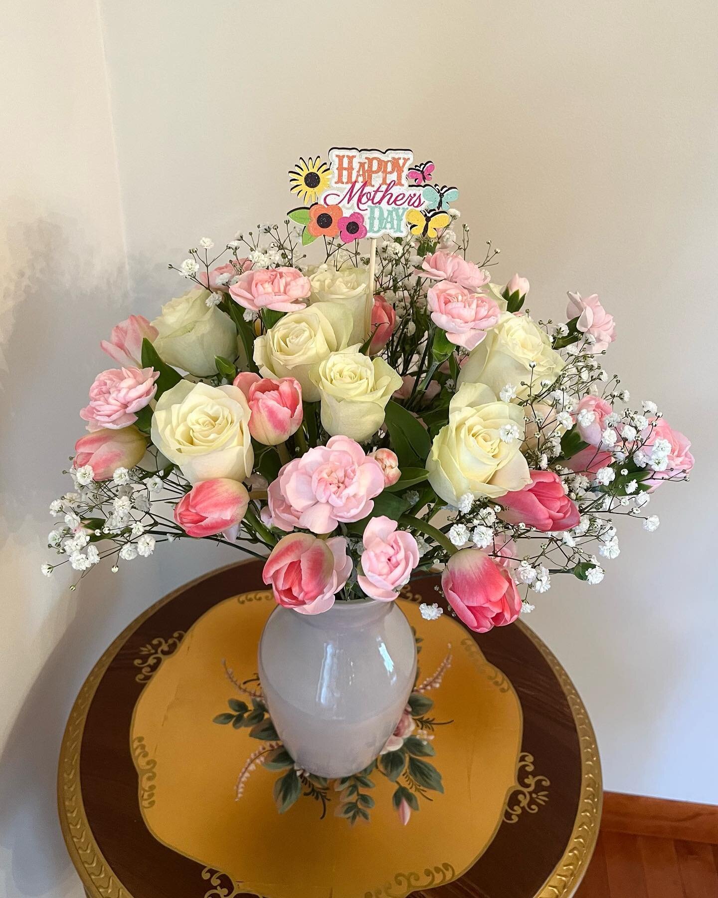 Pre-order your Mother&rsquo;s Day flowers for pickup or delivery! 
#clevelandflorist #mothersday