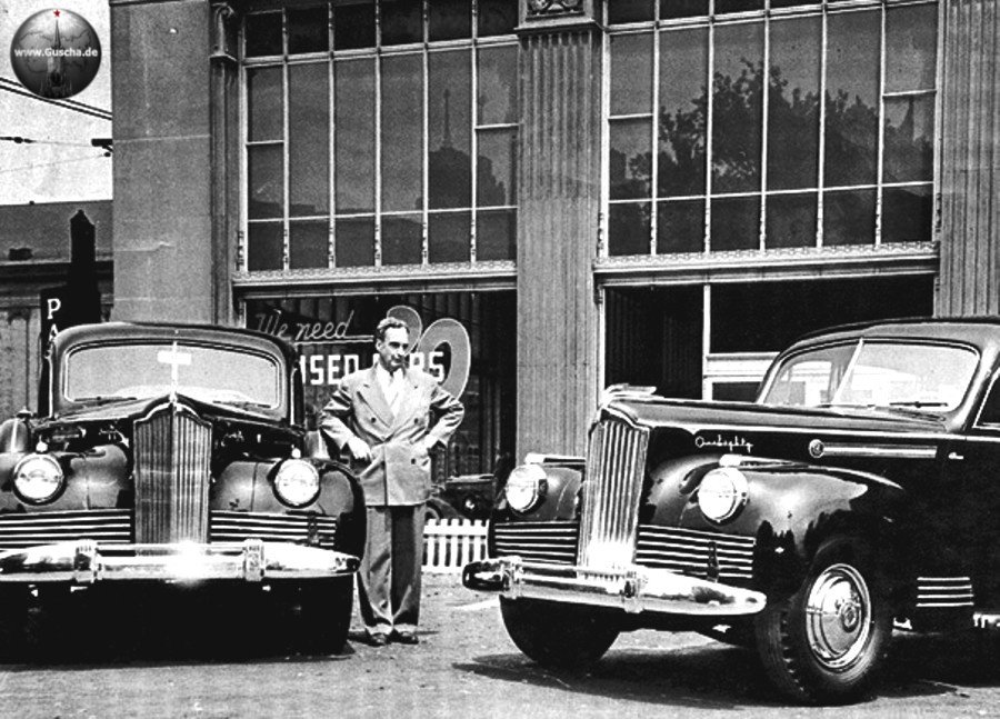 Zwei Packard 180 Super Eight, von LeBaron, letzte Packards des Jahres 1942, verkauft an die russische Regierung