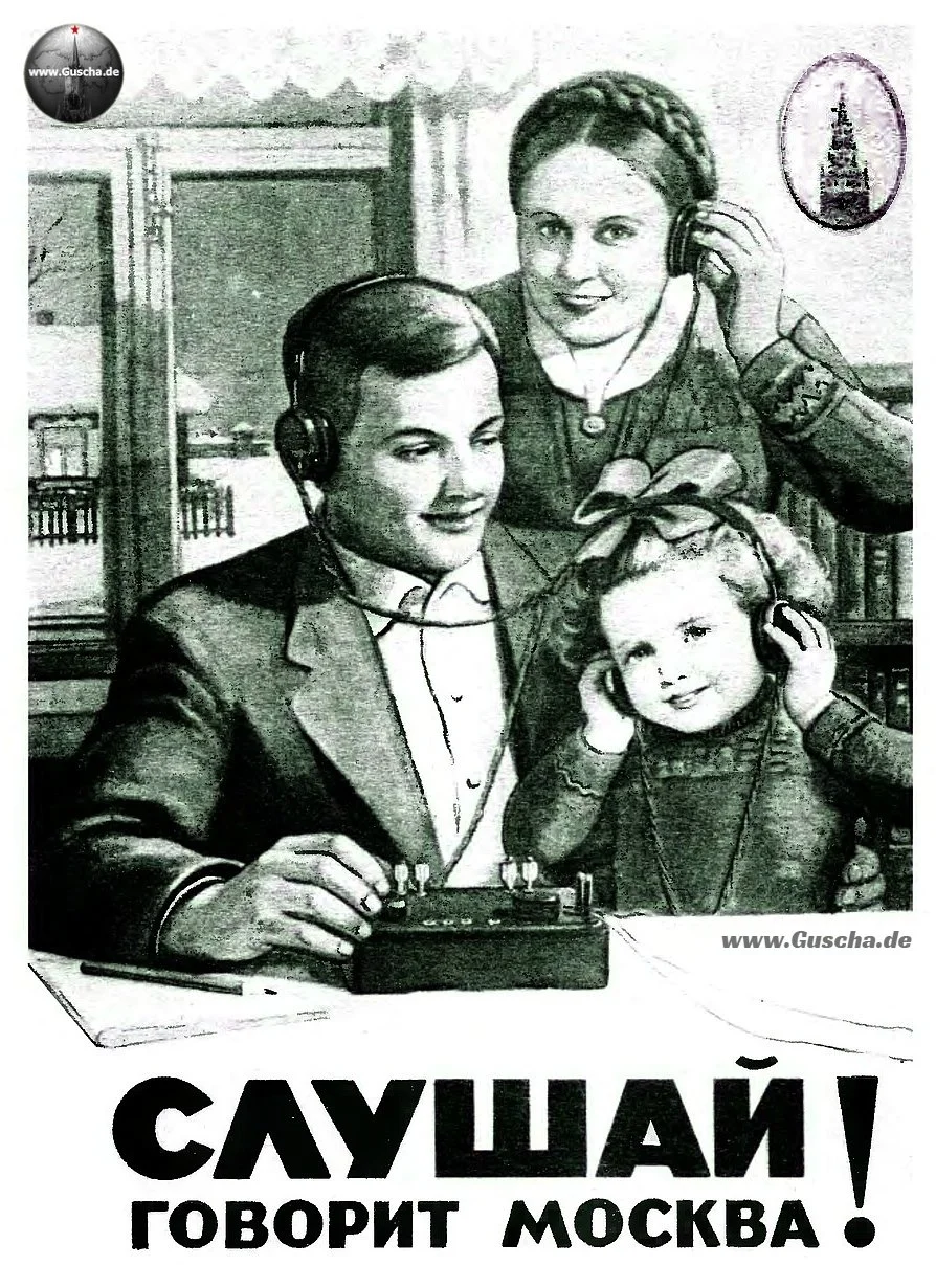Propagandaplakat in s/w das eine glückliche Familie mit Kopfhörern zeigt.