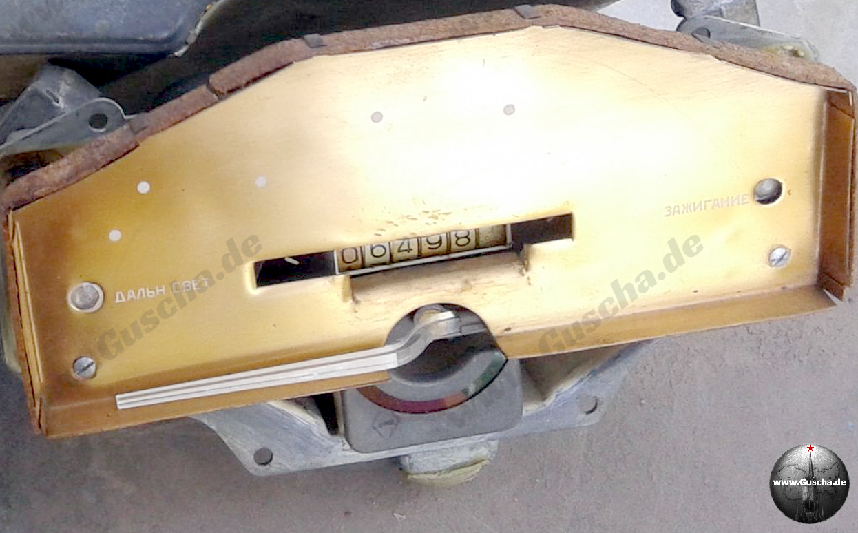 Tachometer im ZIS-110 mit halbtransparenter Nadel