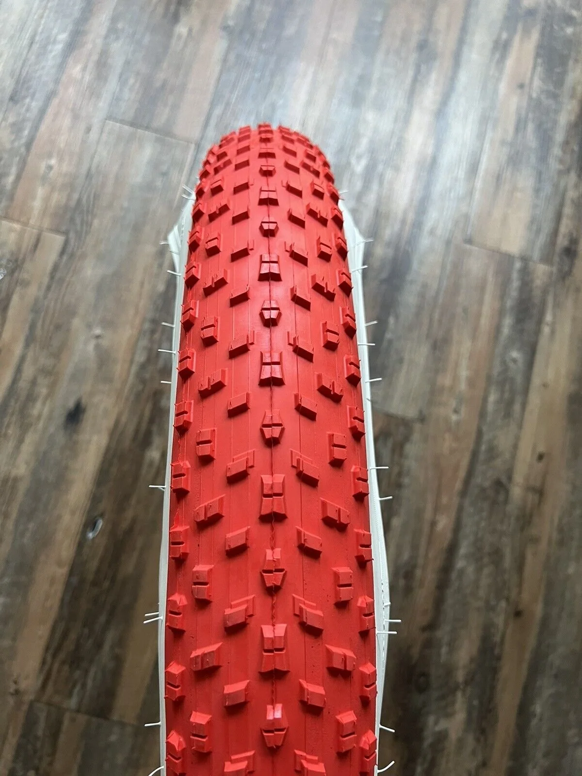 26” x 4” POLAR BEAR bicycle fat tire 60 TPI 20 PSI White Red Ebike