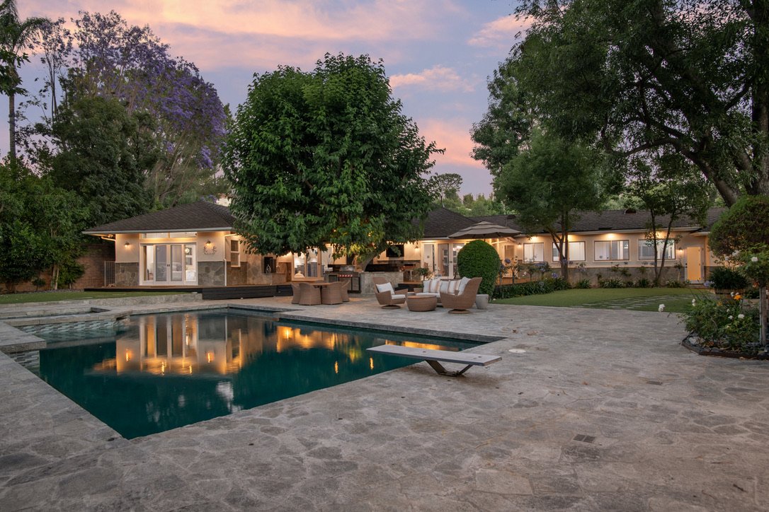 Staging - Woodland Hills