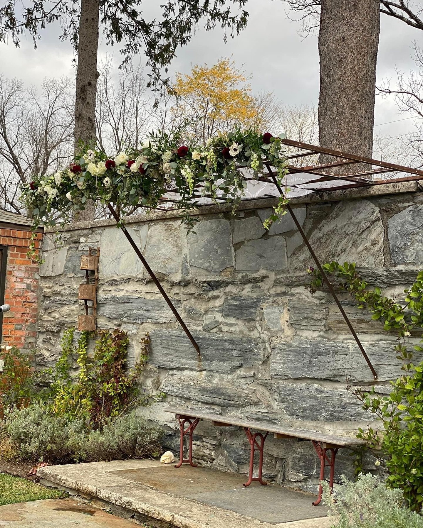 No time like the present for an outdoor ceremony 🫶🏽 We're still in the thick of enjoying the season. Our couples have been graced with some exceptional weather. Marley and Dan are among some of our last weddings of the season, cheers to the newlywe