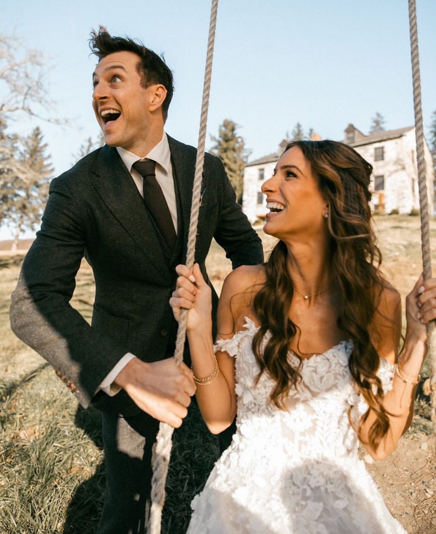 👆🏽How we feel at the beginning *and end* of wedding season 😉🤣 It's a wild ride, but we're sure glad to be on it. 

📸 @josiahvandien
