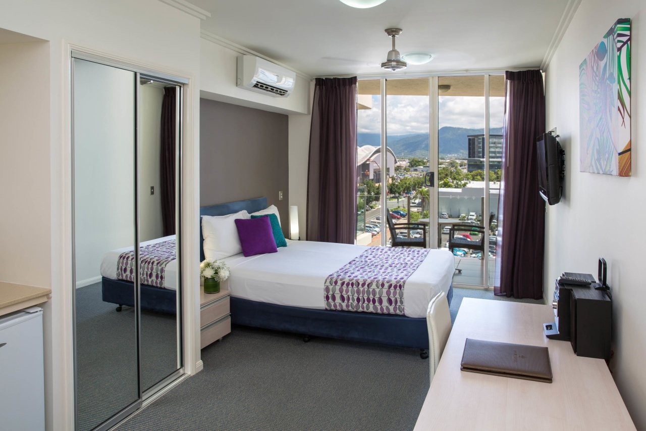 executive-hotel-room---park-regi-28459_1280x853.jpeg