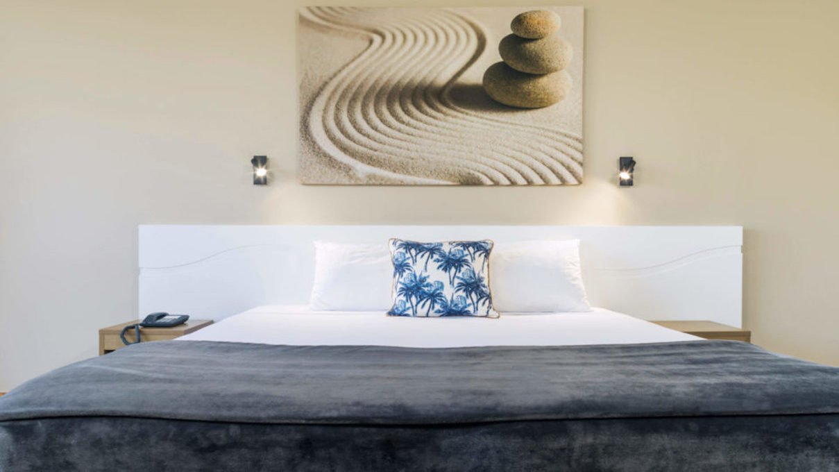Standard-Room_Pacific-Hotel-Cairns-4-960x580.jpeg