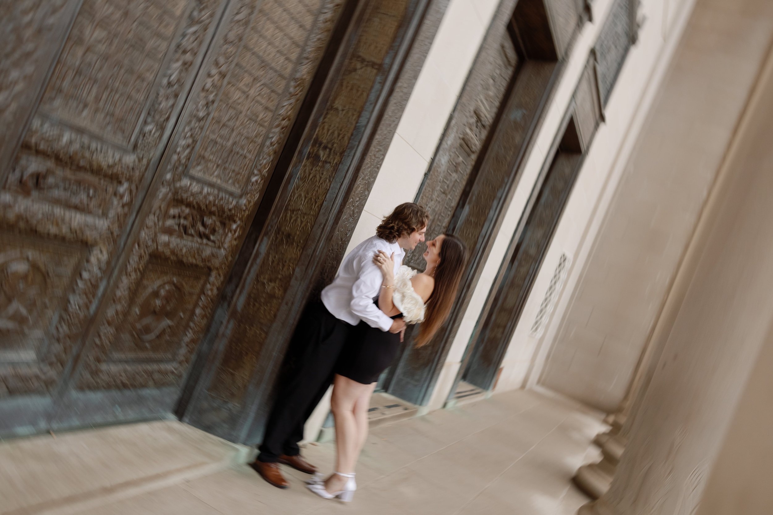 Nelson-Atkins Museum Engagement Session | Jesi &amp; Luke