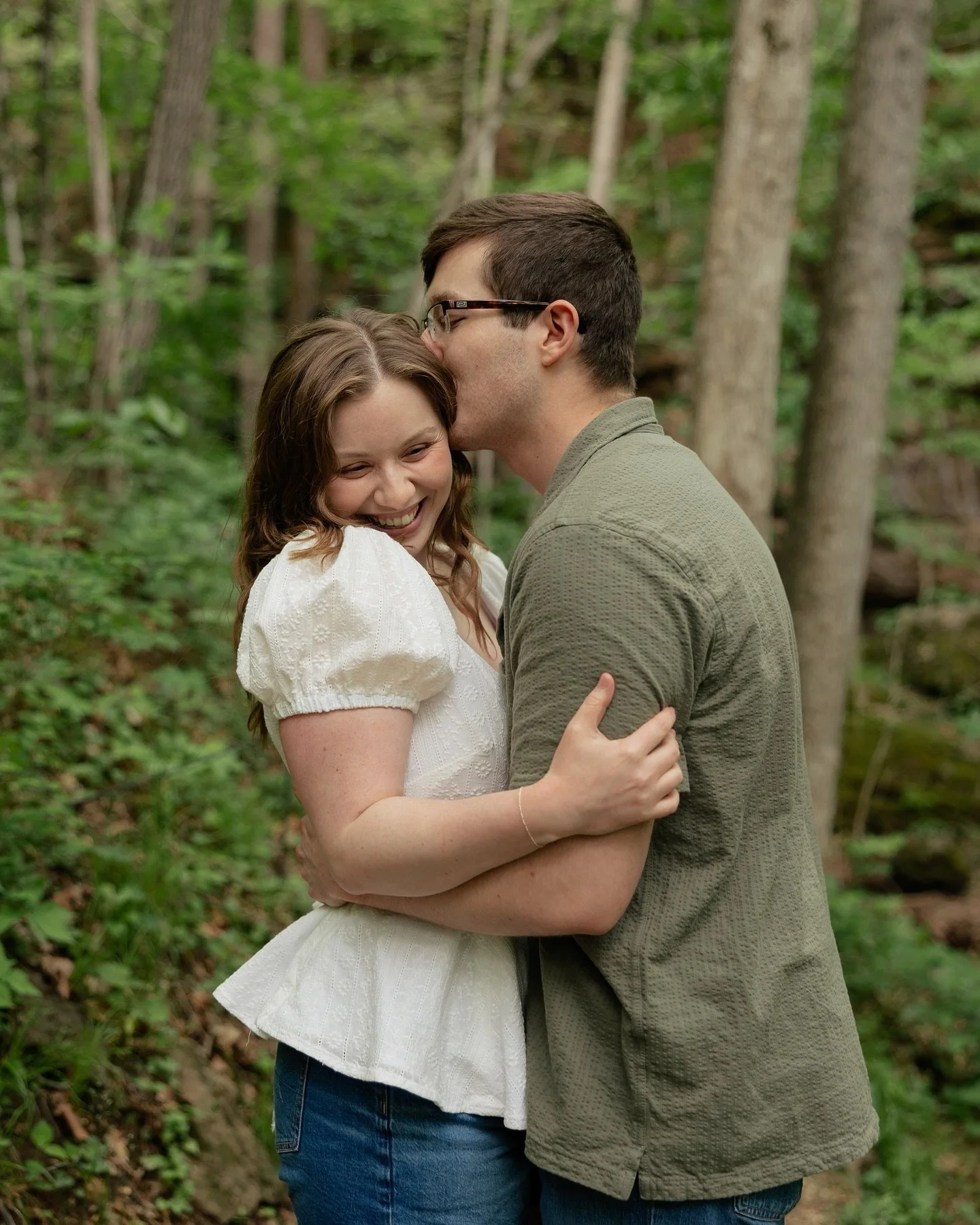 Exploring Ha Ha Tonka State Park with Megan &amp; Forrest at their engagement session.

Oh and fun fact, Megan actually made the shirt she is wearing in these photos! I swear I have gotten to work with some of the most creative, artistic people 💕

#