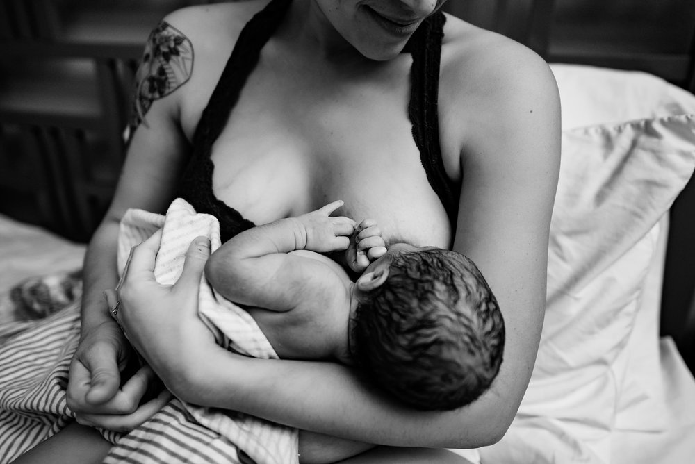 15 newborn nursing first latch austin breastfeeding photos.jpg