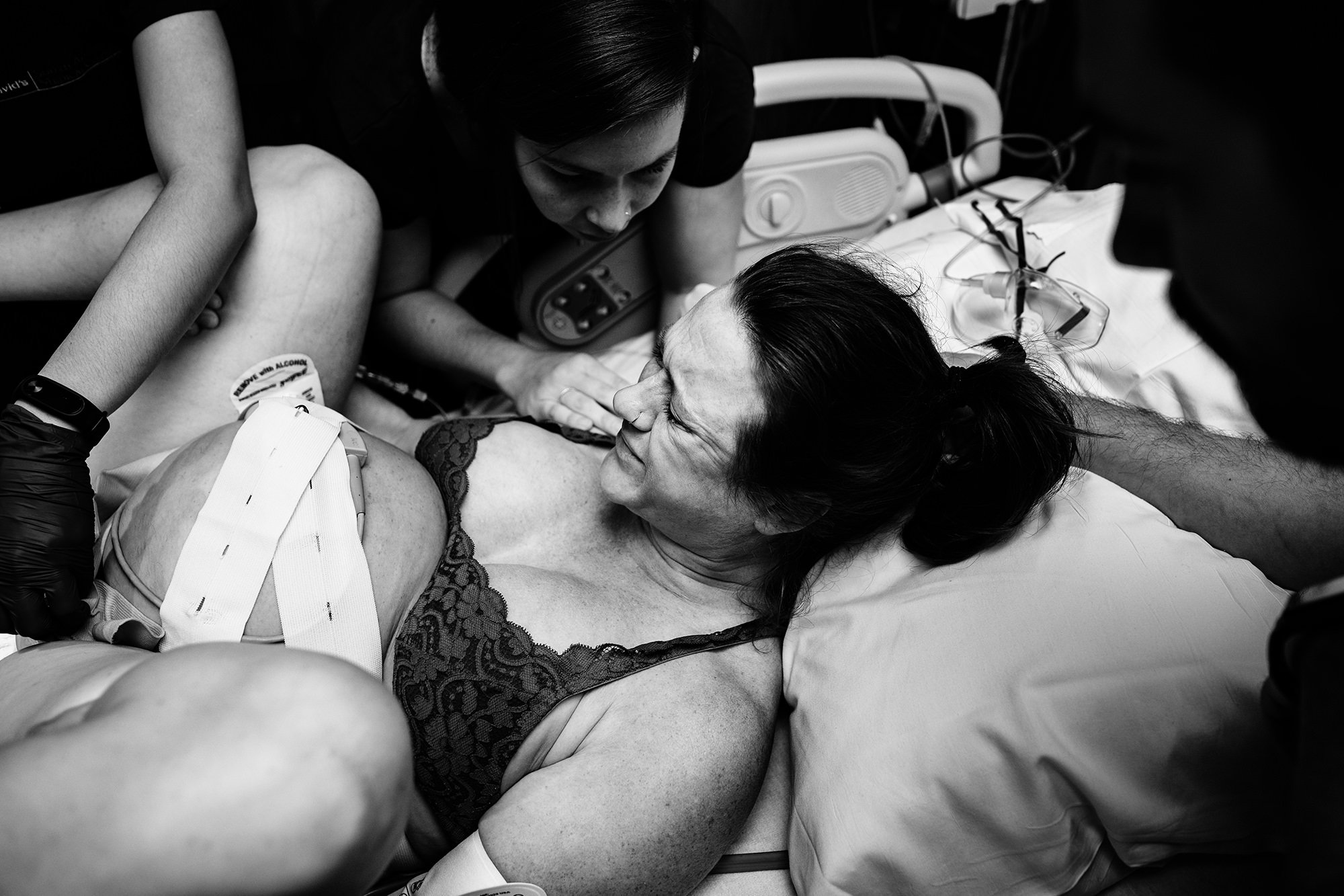 5 pushing phase of labor kayla gonzales birth photographer.jpg