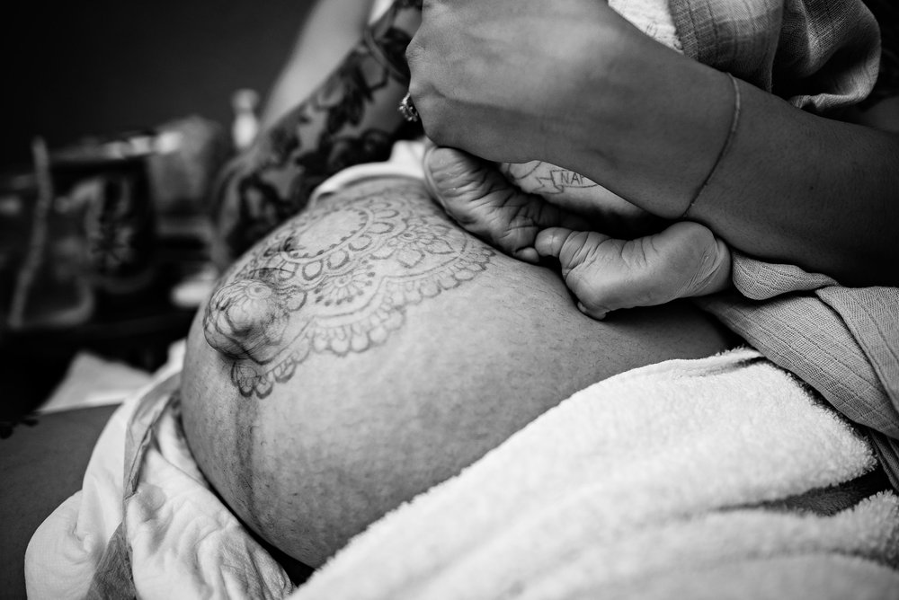 589 postpartum belly with henna.jpg