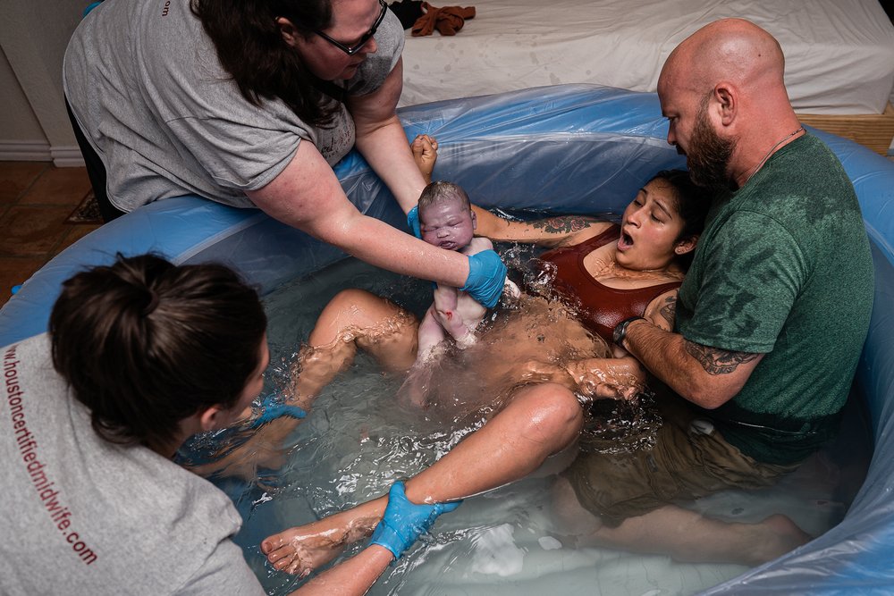 27-home-water-birth-photos.jpg