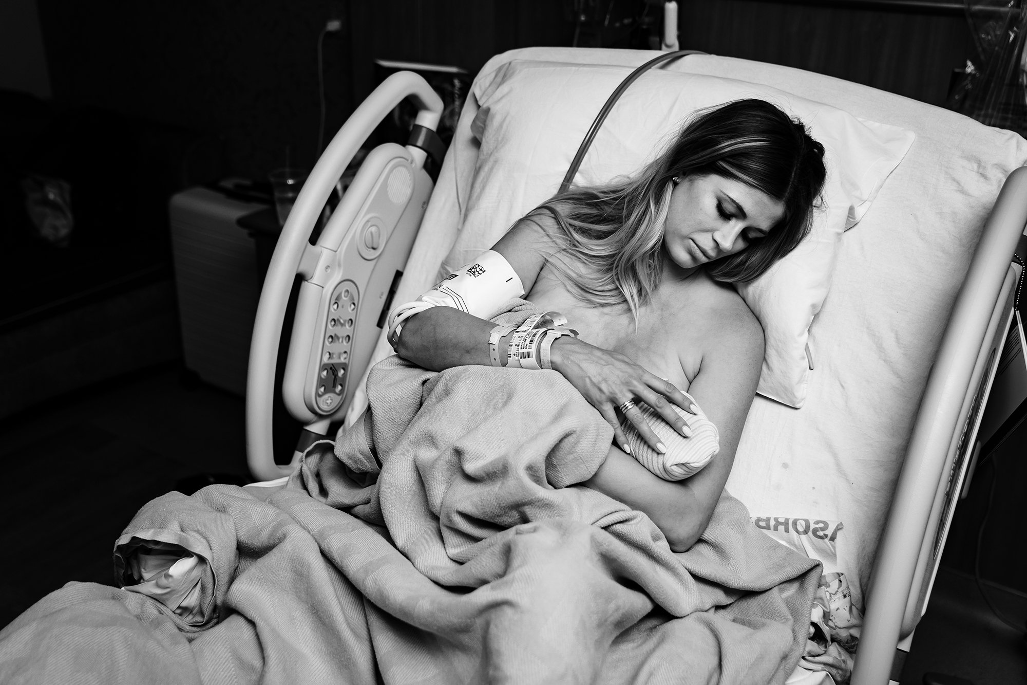 austin-hospital-birth-photographer-34.jpg