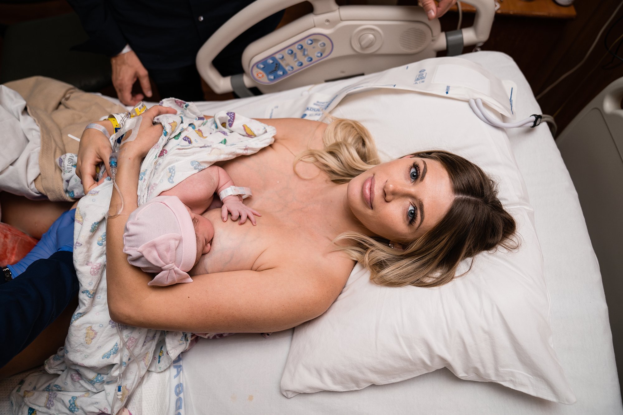 austin-hospital-birth-photographer-72.jpg