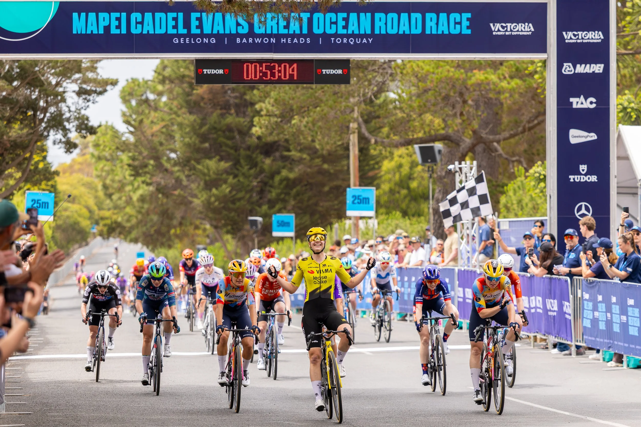 2026 Mapei Cadel Evans Great Ocean Road Race - Finish line sprint of the men's criterium race.