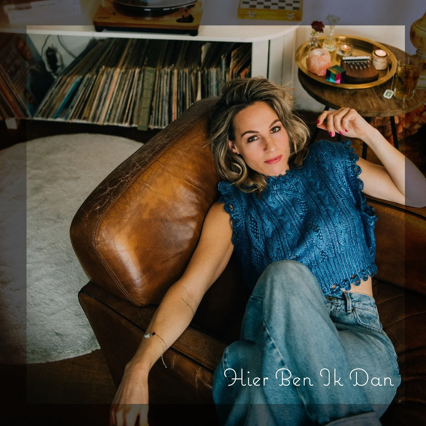 🔥 HIER BEN IK DAN 🔥 
M’n nieuwe liedje is uit! 🤸‍♂️
Een lied over voelen, overgave, breken, helen & jezelf durven laten zien. Over thuiskomen in jezelf ❤️
Geschreven samen met @charldelemarre 
Onze 3e track alweer samen. Altijd zo f