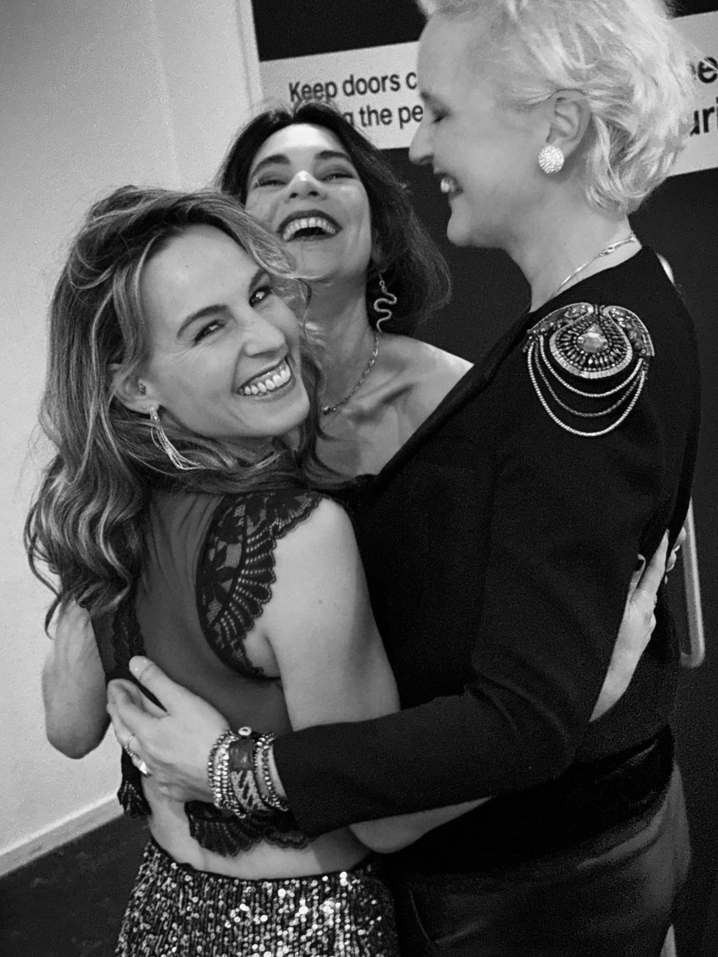 ZO aan het genieten van deze A Very Country Christmas Tour🎄 &eacute;n van deze fantastische powervrouwen Rach&egrave;l Louise &amp; Leonie Meijer 🔥❤️🙏 

We zijn nog hier te vinden: 
16 december - Taqa Theater de Vest, Alkmaar (uitverkocht)
17 dece