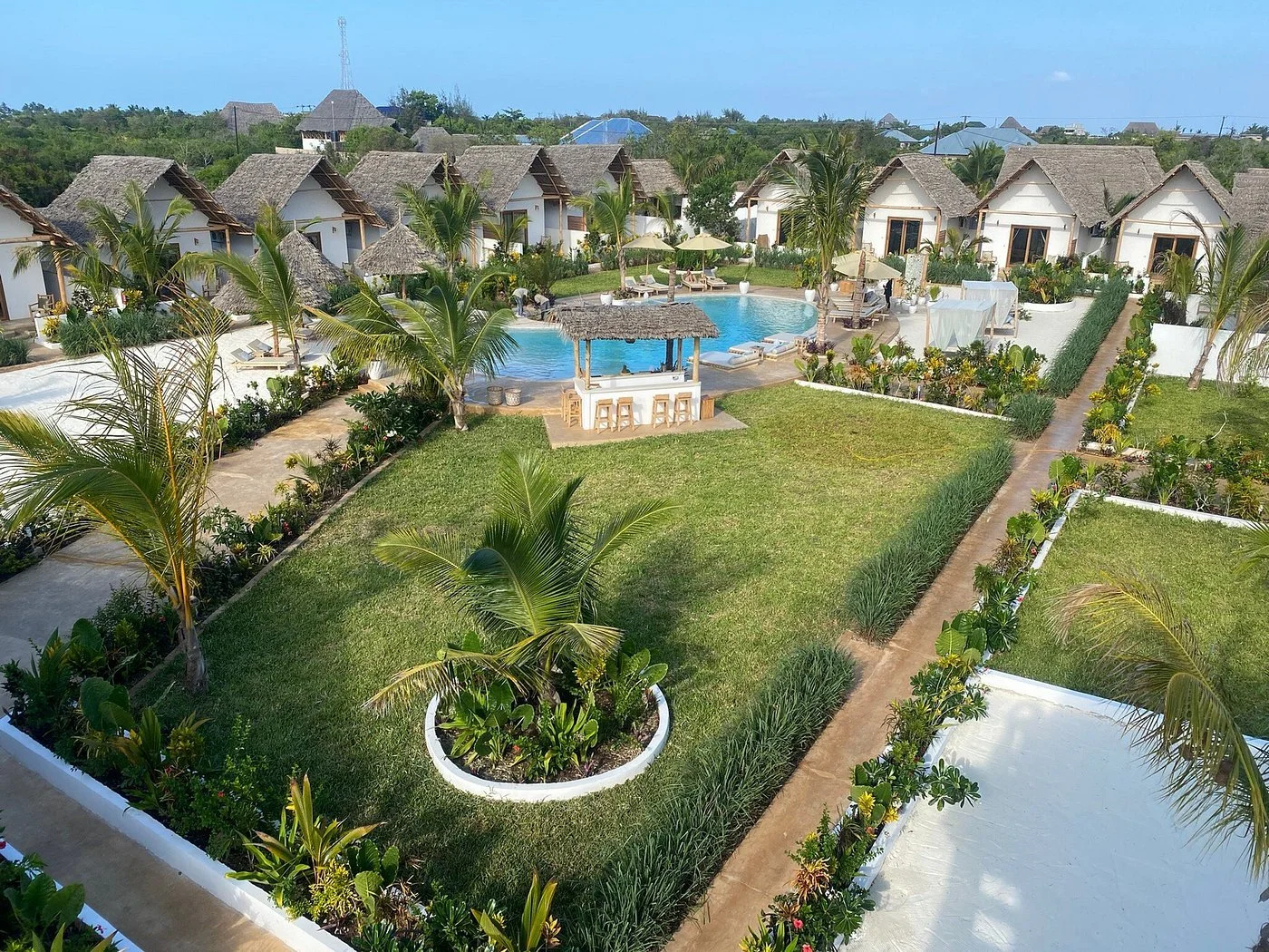 Fykk garden and pool view.jpeg