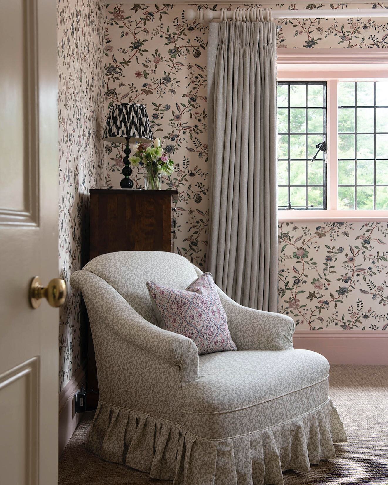 A pretty bedroom we designed in a country house project. Show stopping wallpaper by @hamiltonwestonwallpapersltd and lovely antique armchair recovered in @veere_grenney 'Folly' fabric with a pretty frill 🌱​​​​​​​​​​​​​​​​ ✨​​​​​​​​​​​​​​​​
​​​​​​​​​