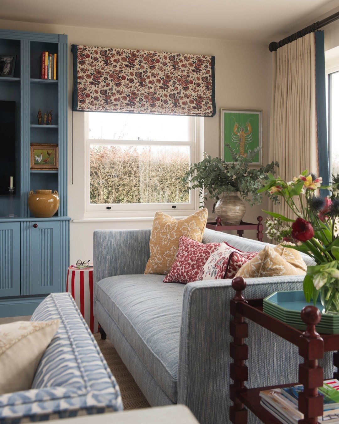 The sitting room in one of our most recent residential projects 💙 Our clients wanted colour, fun and personality in this extension, and we hope we've delivered on that brief!

Photos by @tomstaubynphotography

-

#sittingroom #livingroom #familyroom