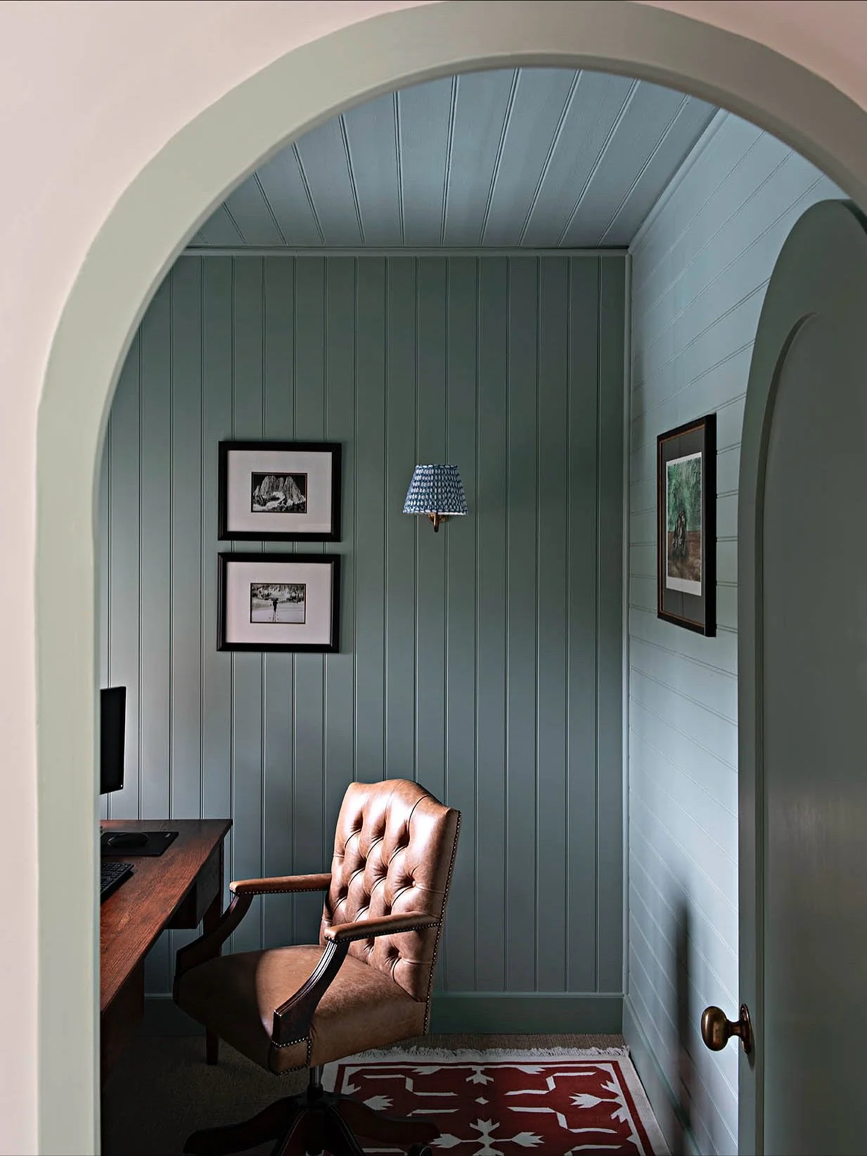 Some of our favourite images from an archive project in the Surrey countryside. 
⠀⠀⠀⠀⠀⠀⠀⠀⠀
The brief for this lovely family home was to fully update and modernise the rather dated interiors, and bring colour, pattern and interest to the house while r