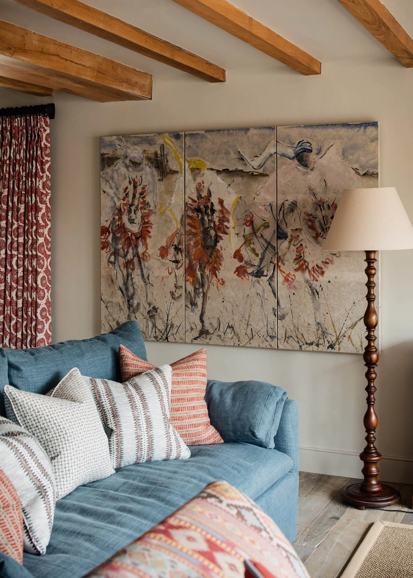 Choosing blue 💙 in our Hampshire Coach House project.
The colour that ties all of our rooms in this pretty coach house together. Blue is a wonderful colour which we often love to use in our schemes - it works beautifully with warmer colours such as 