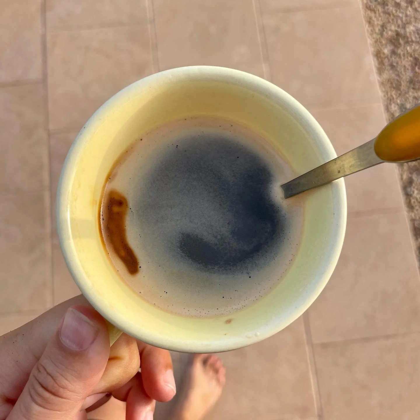 Savez-vous ce qui se passe dans votre corps lorsque vous consommez de la caf&eacute;ine? ☕️

La caf&eacute;ine stimule le syst&egrave;me nerveux sympathique, ce qui requiert la production d'adr&eacute;naline et de cortisol (les hormones du stress) pa