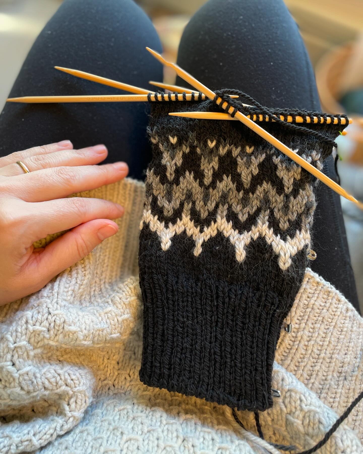 Sunday knitting. I am finally re-making my beloved Skei yoke in @hudsonandwestco Forge. This was designed as a love letter to my dear friend @meggospurls, creator of this truly exceptional yarn, and a design powerhouse in her own right. I worked very