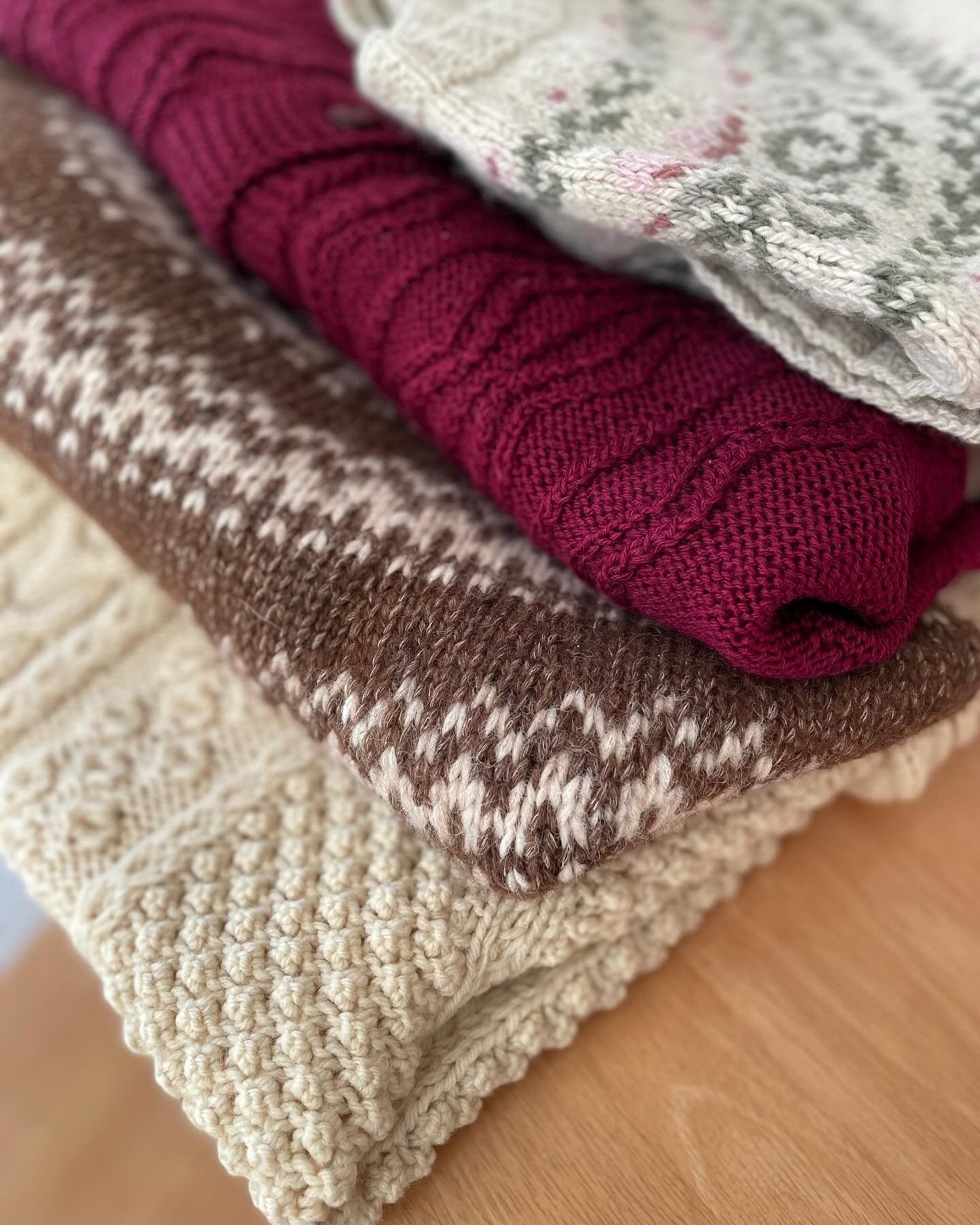 A potpourri of treasured knits, some of mine, some of Mum&rsquo;s. 

#intothewool #sarahsolomondesigns #knitting #sweaterknitting #heirloomknitting #foreversweaters #knitweardesigner 

#sarahsolomom
