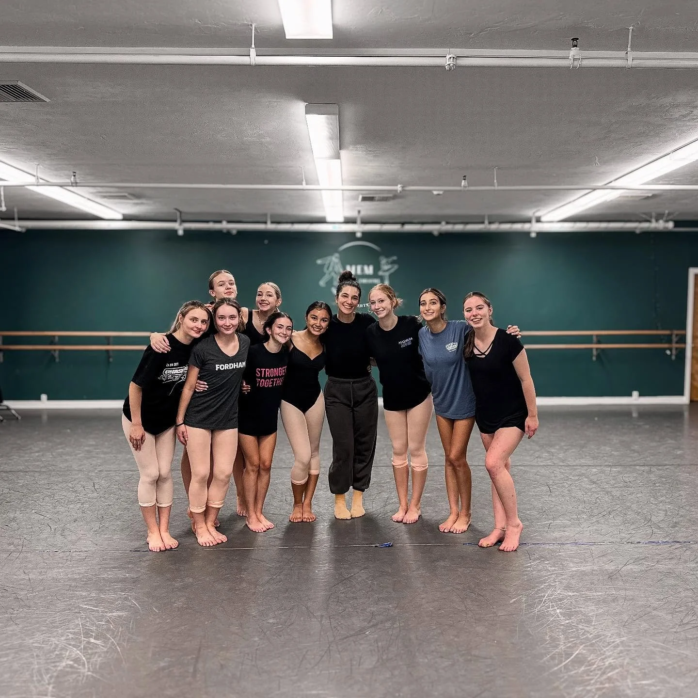 We’re on a roll🤩
This past weekend we continued our competition choreography with Angie!👯‍♀️ 
Our dancers had so much fun learning and working with Angie, she’s a true gift💚
#dancestudios #guestchoreographer #competiton #choregr