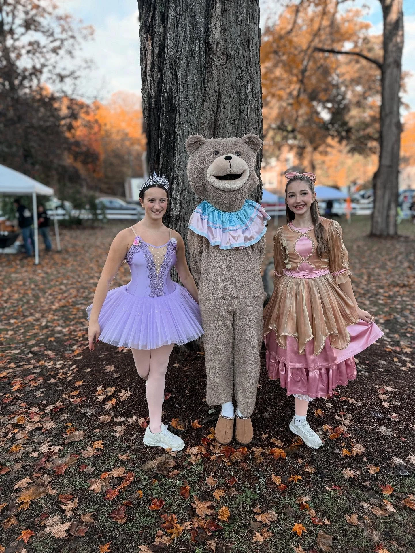 Sterling Spoooooky Walk🎃
We had so much fun passing out candy and seeing everyone in costume! We even got to see some of our students💚 
For more halloween fun, join us THIS Saturday 10/25, for our annual Halloween Party👻🍬
#spooky #halloween #t