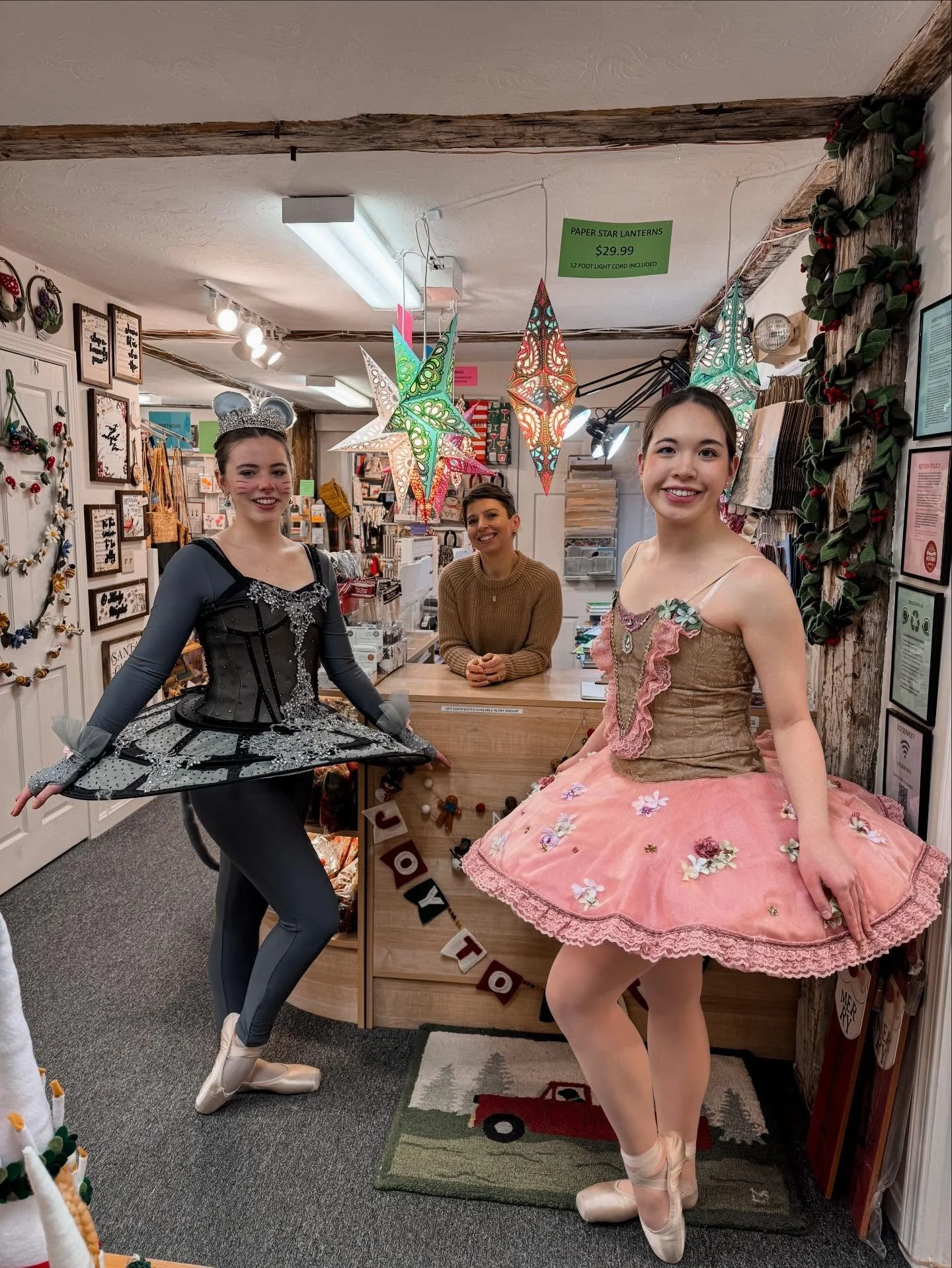 Magical Gifts✨🐭

If Drosselmeyer lived in #centralmass we think he&rsquo;d find Clara&rsquo;s nutcracker doll from @notownsterling