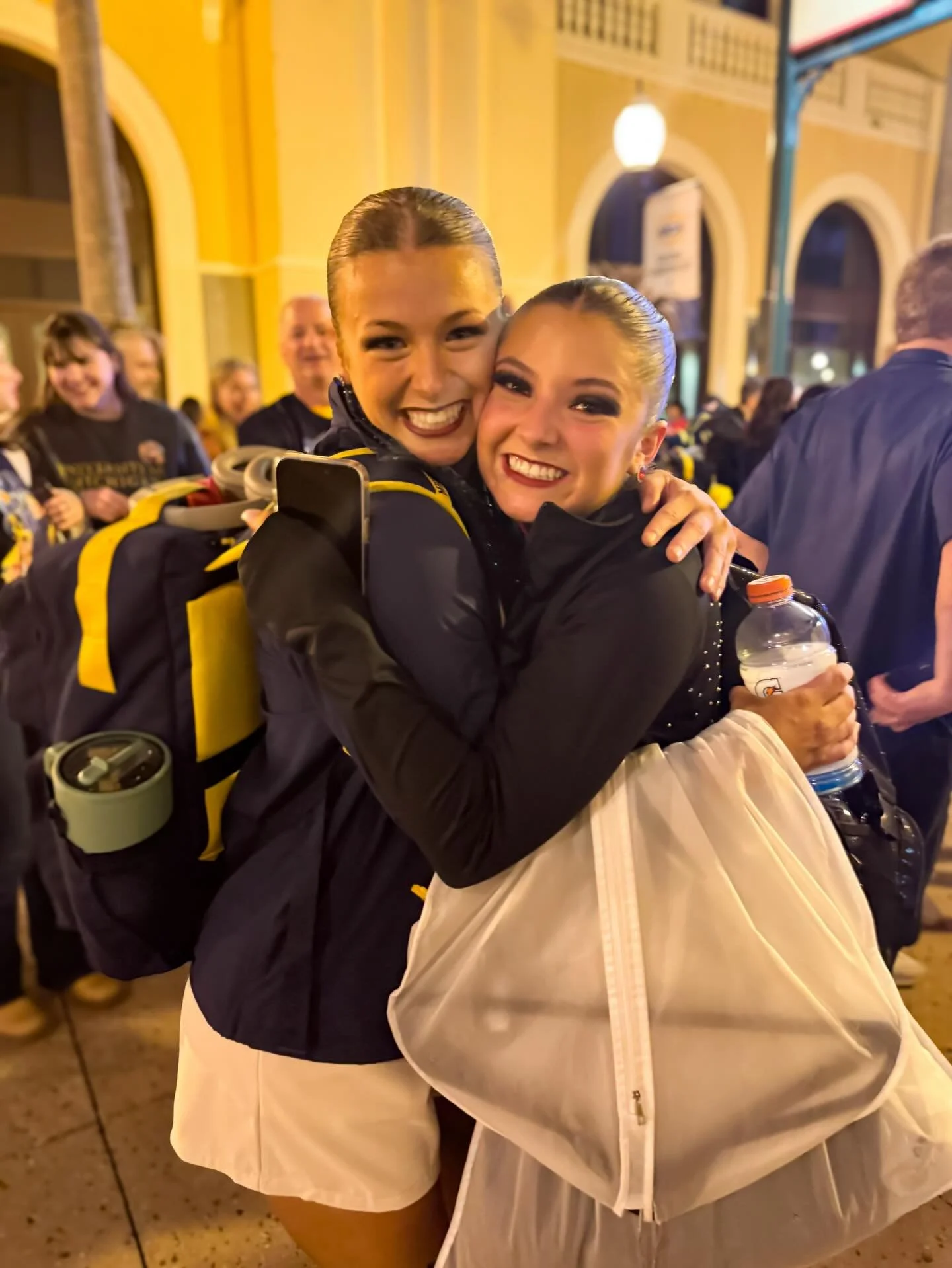 MEMDT Alum Bridget and Maria at @udadance 💚

#dancesuperbowl