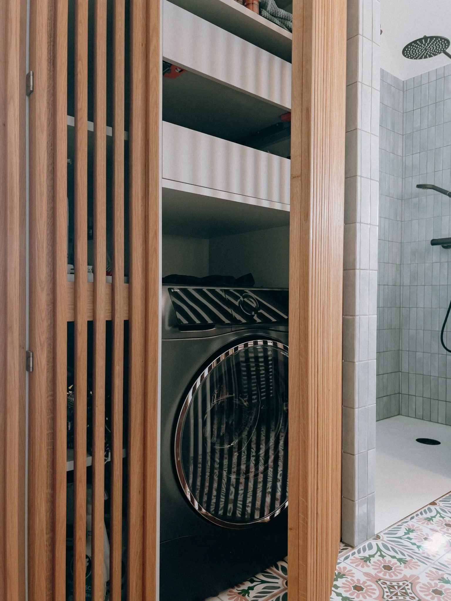 Badezimmer-Waschmaschinenschrank-Waschtisch-Eiche-Tischlerei-Pichler-Forchtenstein-3.jpg