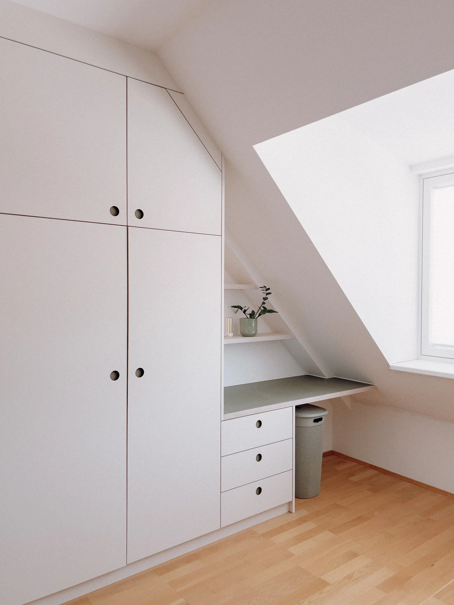 Schlafzimmer-Einbauschrank-Linoleum-Kleiderschrank-Tischlerei-Pichler-Forchtenstein-01.jpg