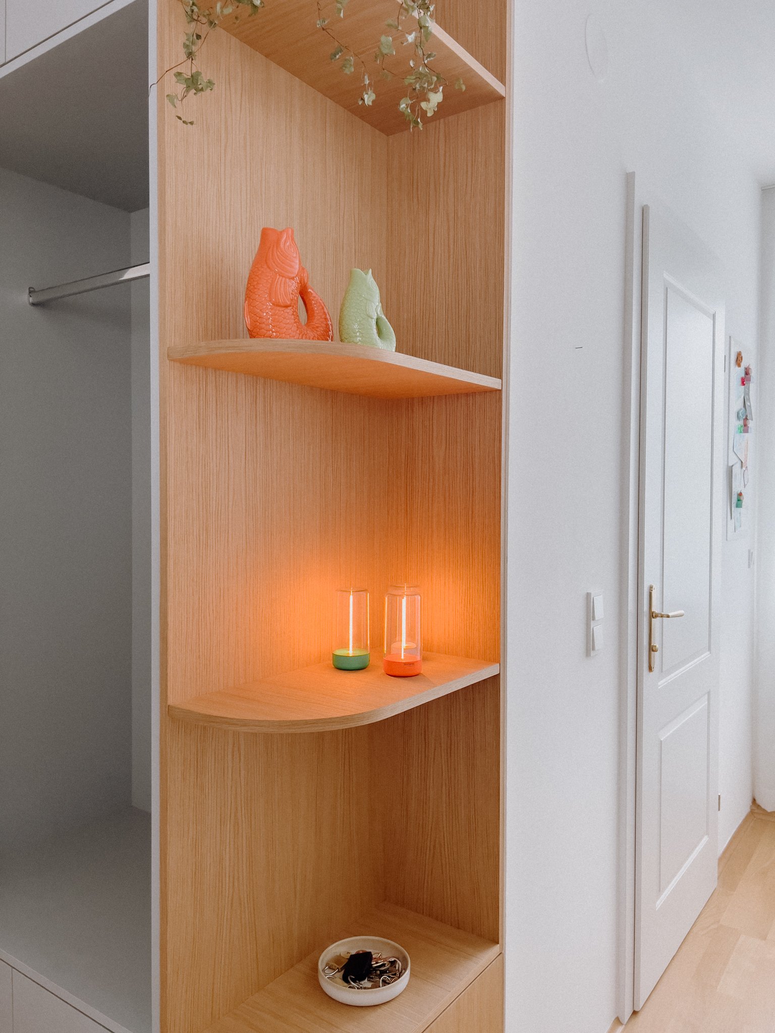 Garderobe-Vorzimmer-Eiche-Rundes Regal-Tischlerei-Pichler-Forchtenstein-10.jpg