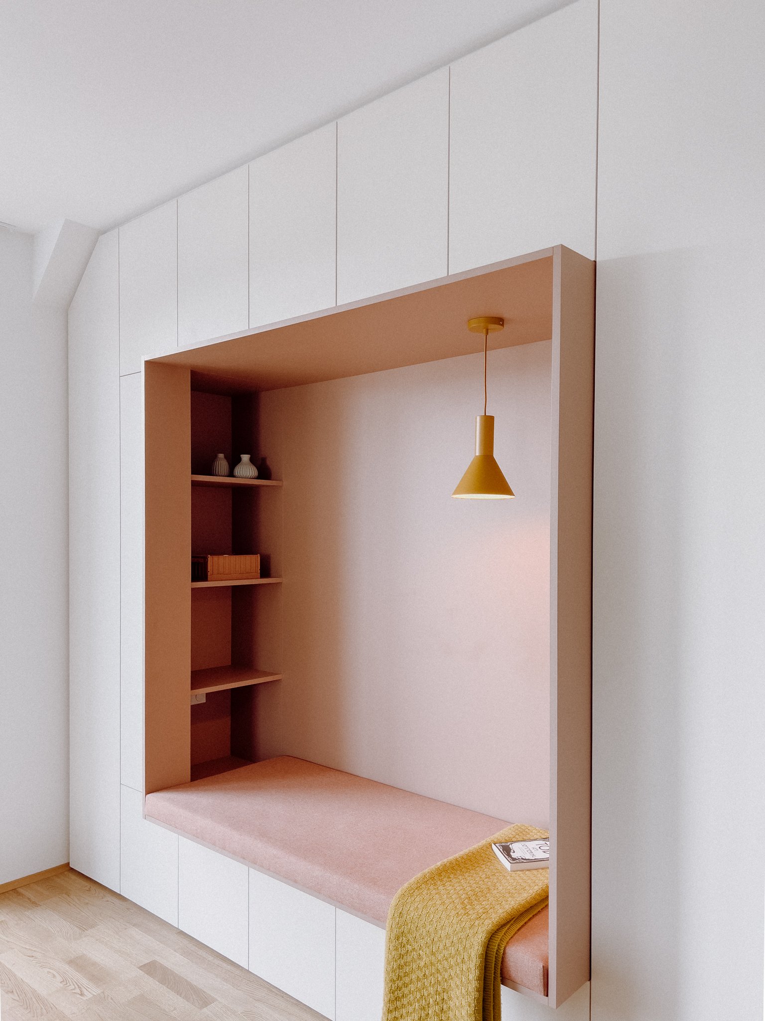 Einbauschrank-Wohnzimmer-Sitznische-Tischlerei-Pichler-Forchtenstein-18.jpg