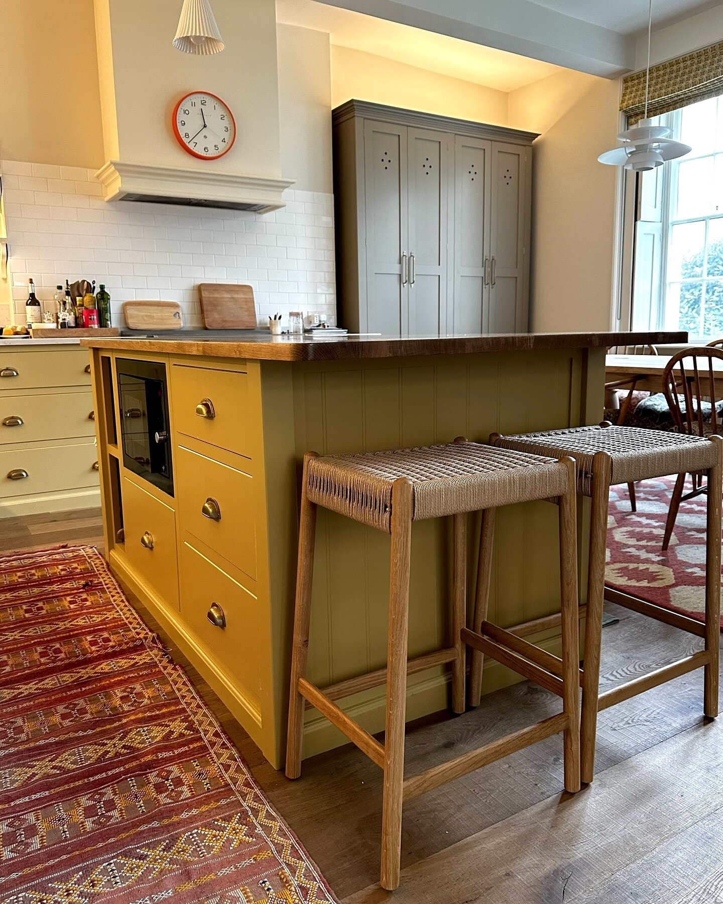 Recent delivery to some wonderful clients of a pair of Mason bar stools to a fabulous townhouse in Bath. This is my most popular finish - raw oak with a natural Danish coed seat. 

#knotdesign #localtimber #handmadefurniture #furnituremaker #bespokef