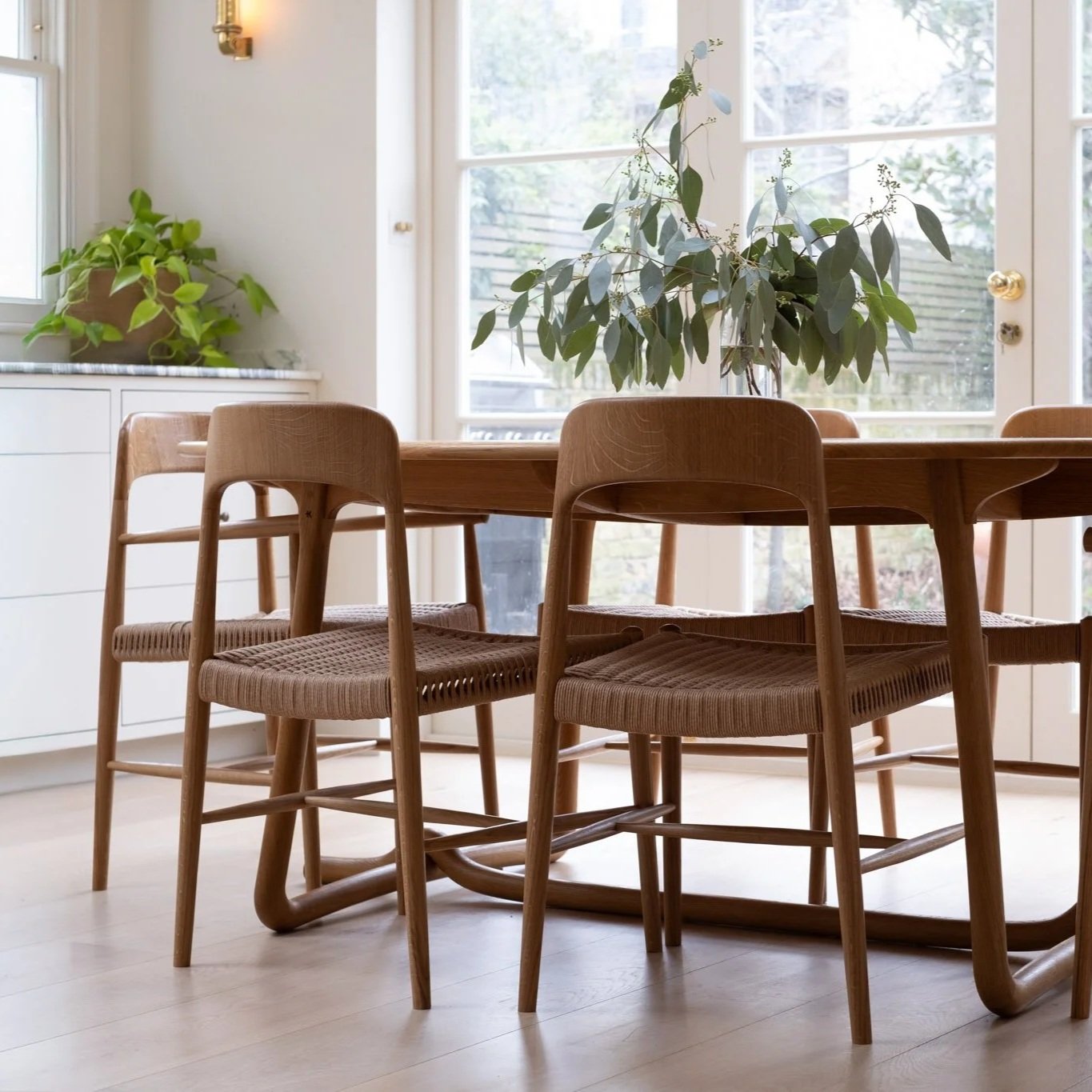 knot-design-avery-diningtable-stanton-diningchairs-fullsize-small.jpg