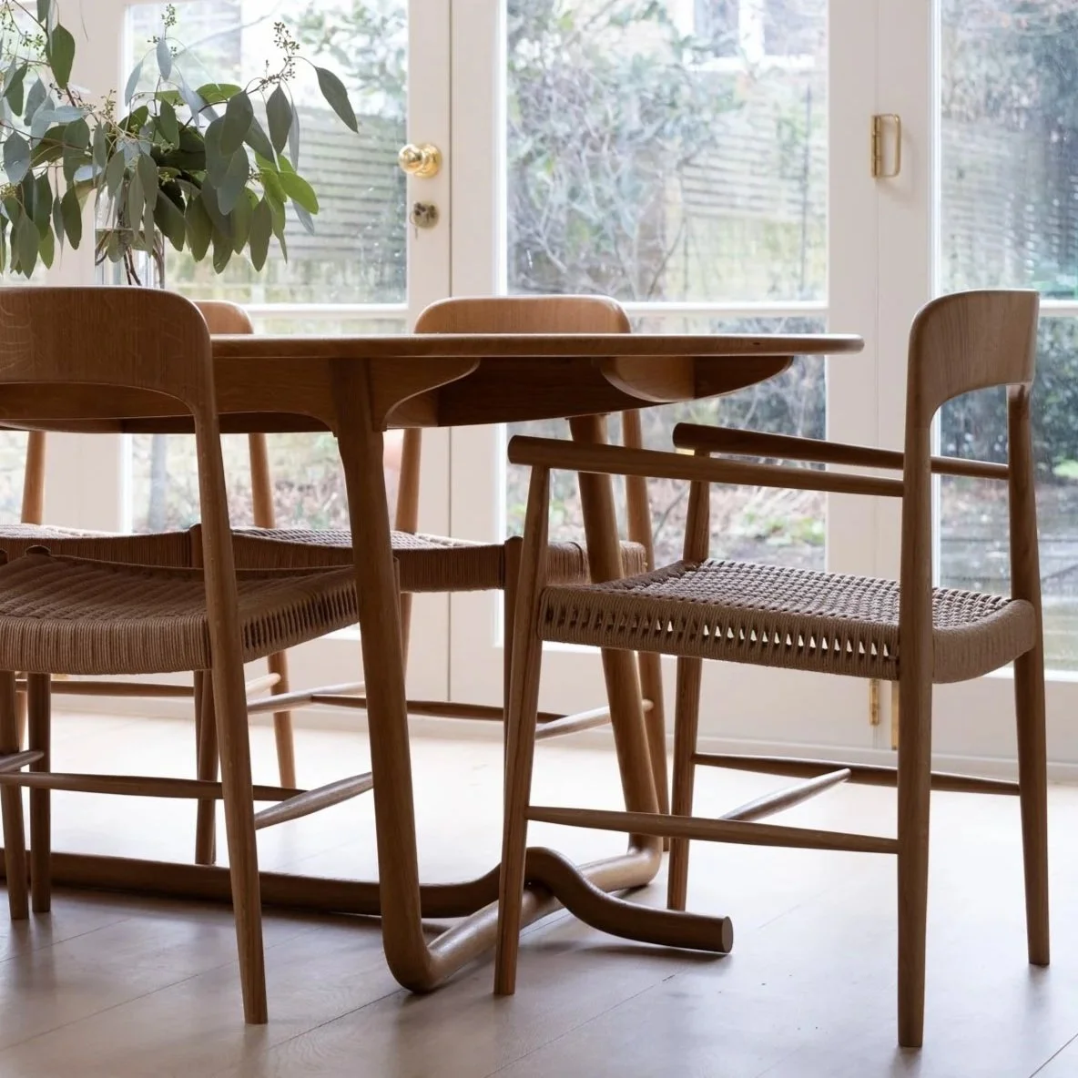 knot-design-avery-diningtable-stanton-diningchairs-fullsize-small.jpg