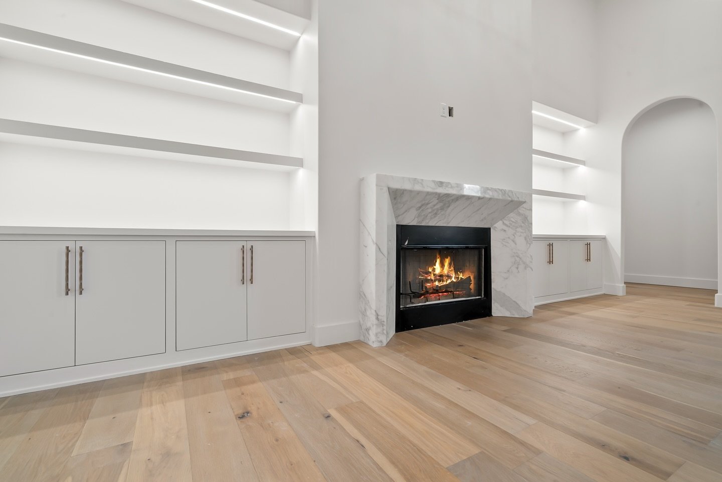 This living room turned out beautifully. 
&bull;
&bull;
&bull;
&bull;
#custom #customhome #customhomebuilder #customhomedesign #tulsa #chasseurhomes #fireplace #accent #woodfloors