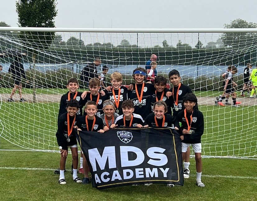 A fantastic effort from the 2013 MDS International Team in England at the Specialist Trophy hosted by Tom Statham of Manchester United 🔴⚫️⚪️

The boys came up just short to a superb Scottish premier league academy @dundeefcofficial 👏 

The boys and